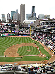 Target Field and the Minneapolis skyline